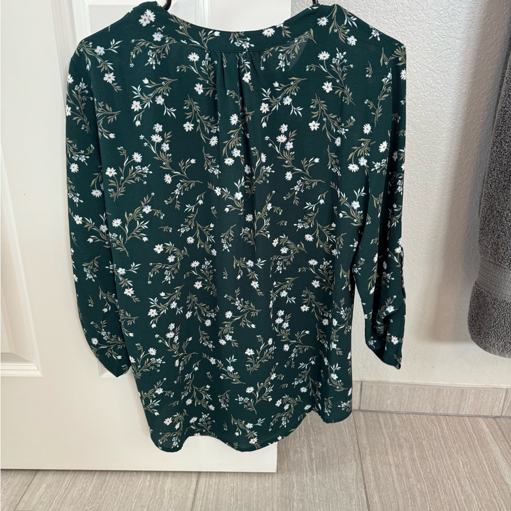 NWT green tunic. Size M. Great pattern. - Picture 6 of 6